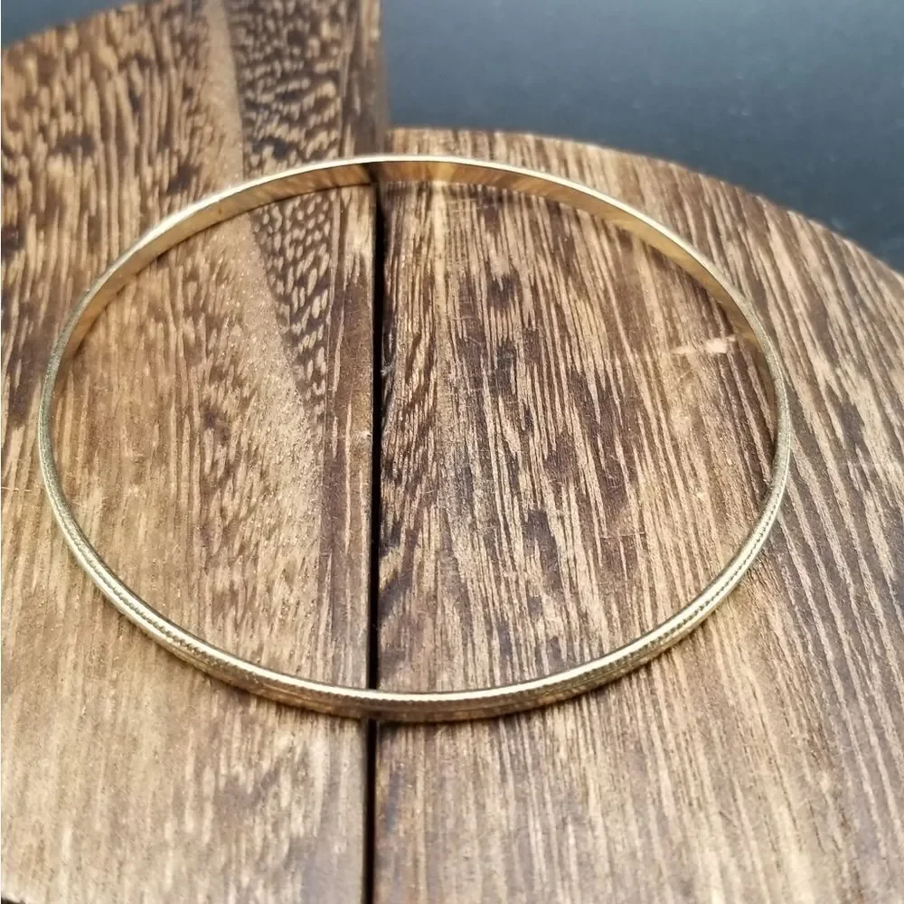 Golden tone gypsy bracelet B901